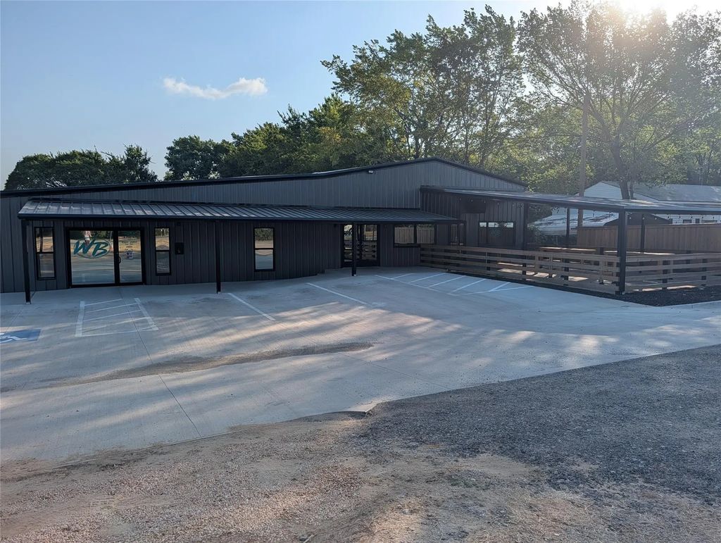 920 W Mason Street, Mabank