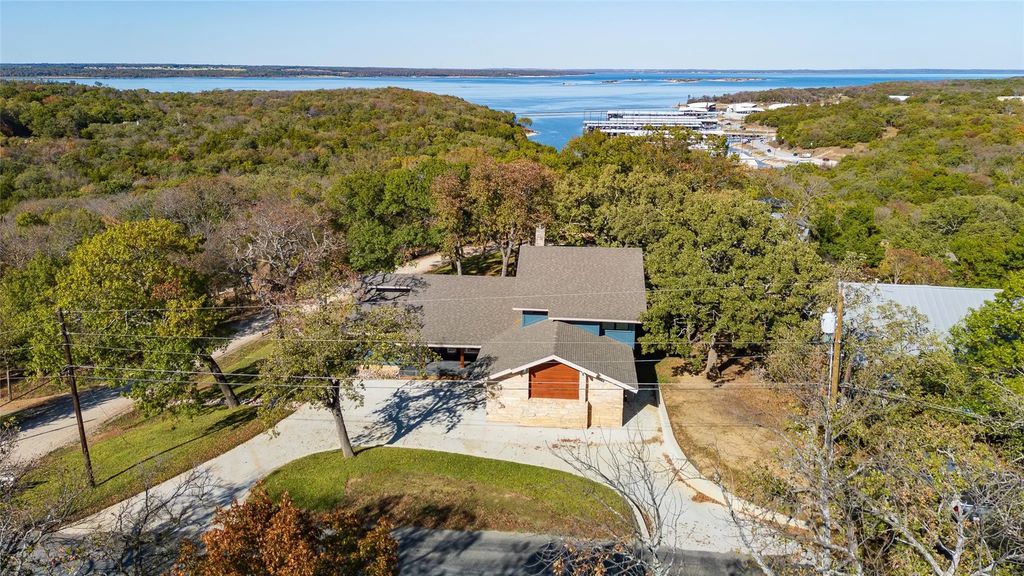 355 Lakecrest Drive, Pottsboro