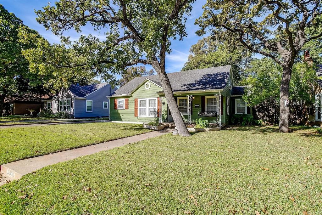 2309 Honeysuckle Avenue, Fort Worth