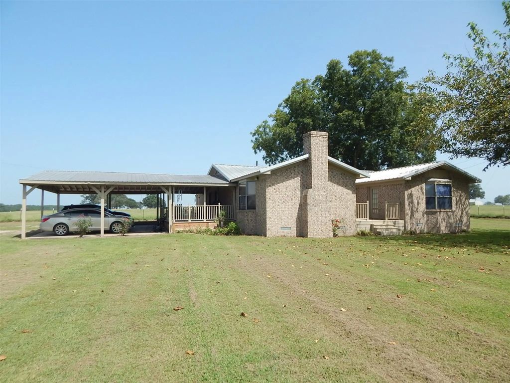1931 County Road 3442, Leesburg