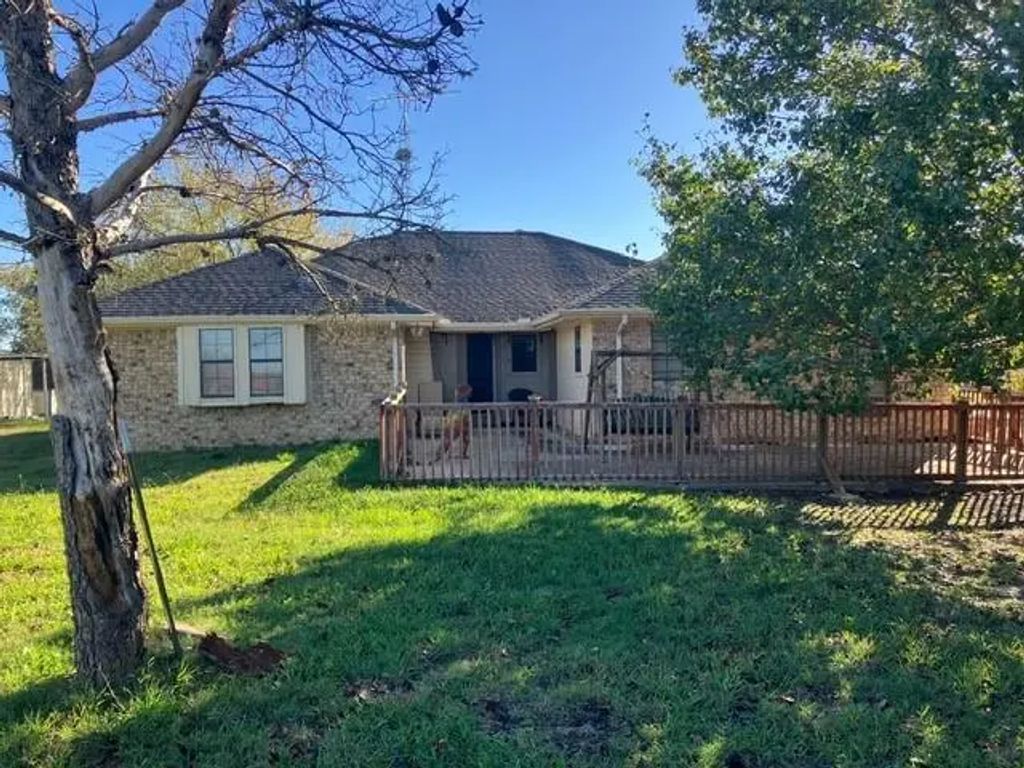 5487 Fm 512, Commerce