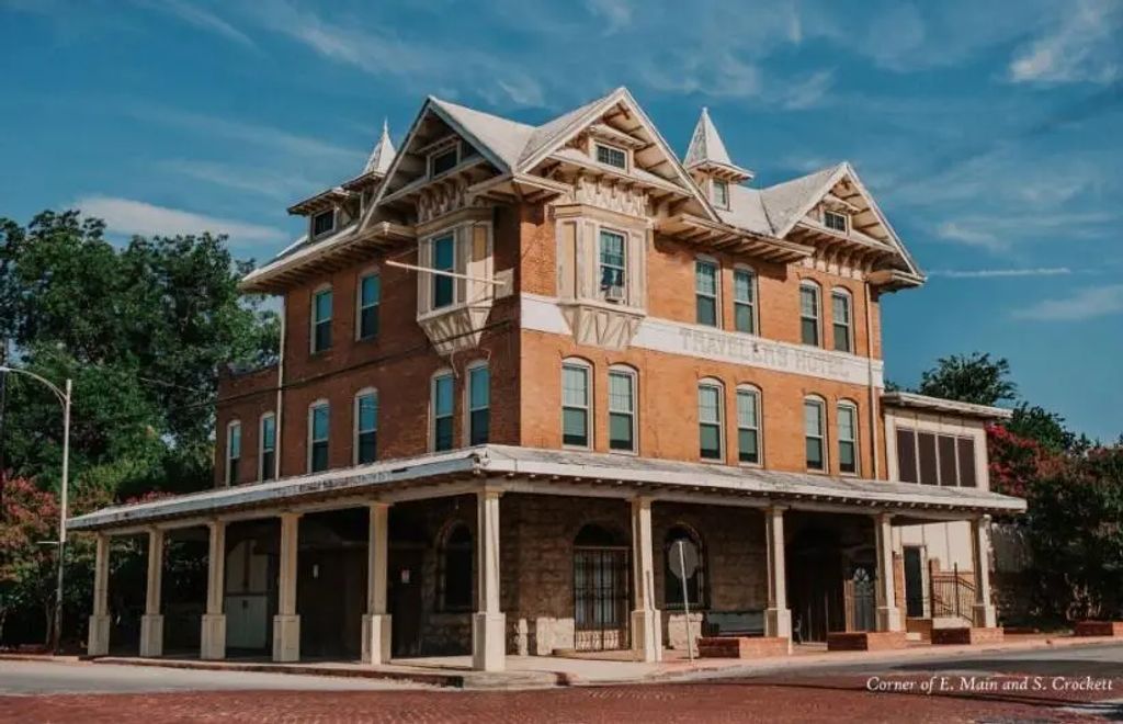 300 E Main Street, Denison