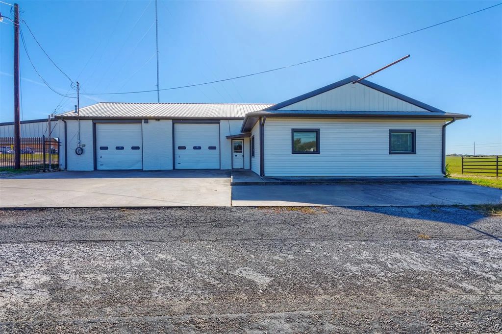600 W Main Street, Whitesboro