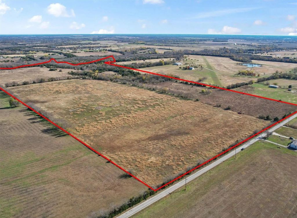 2590 Sears Road, Bells