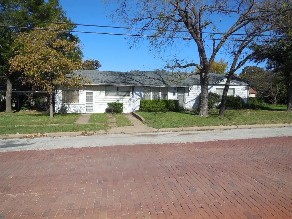 1003 W Plummer Street, Eastland