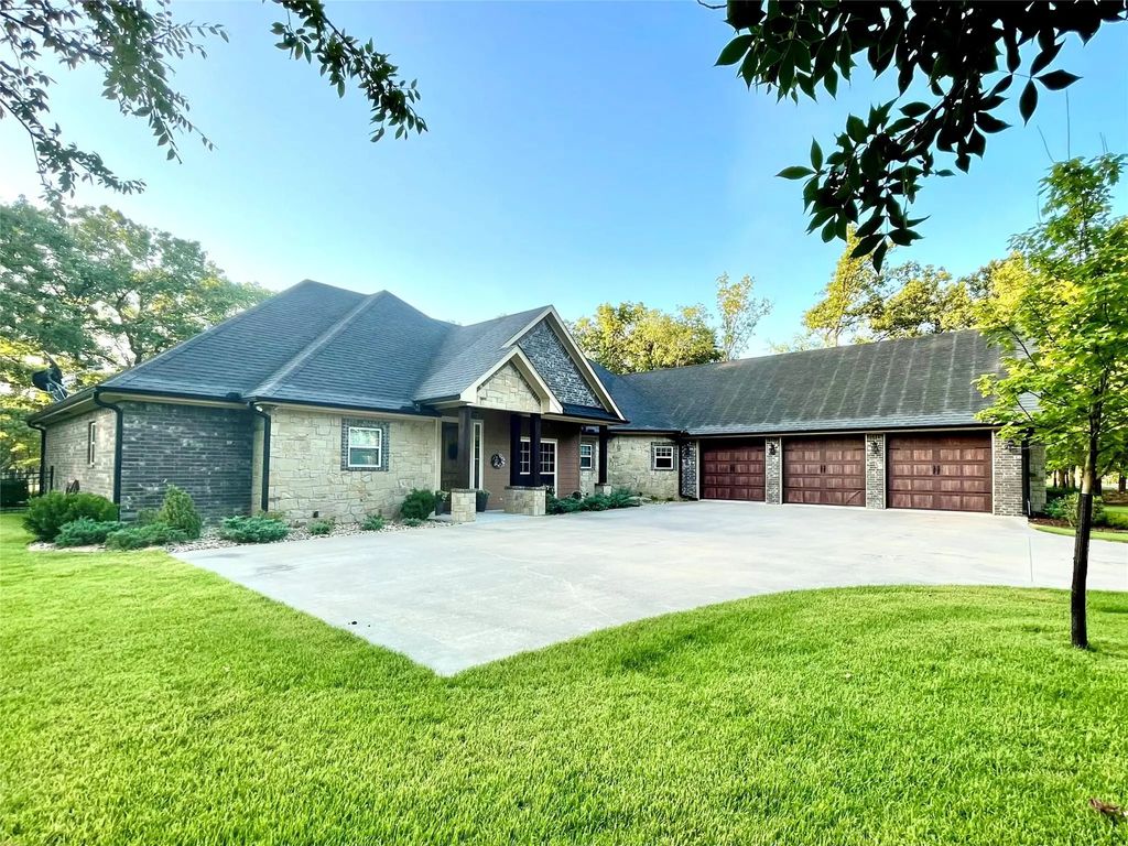 187 Private Road 5987, Yantis