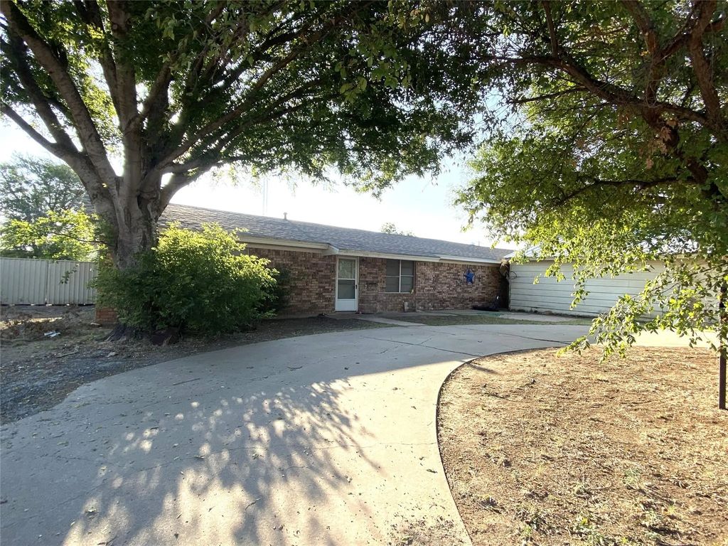 200 N Hilmar Street, Weinert