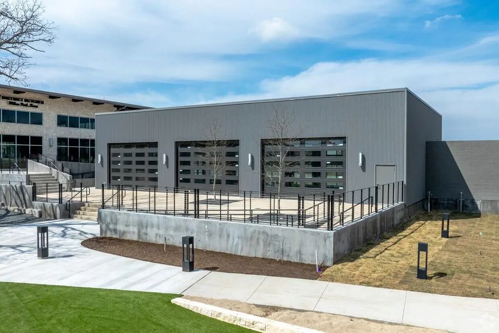 490 Shops Boulevard 1, Willow Park