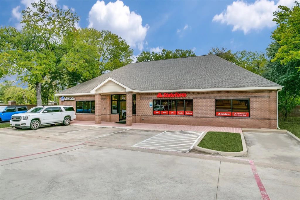 202 W Sandy Lake Road, Coppell