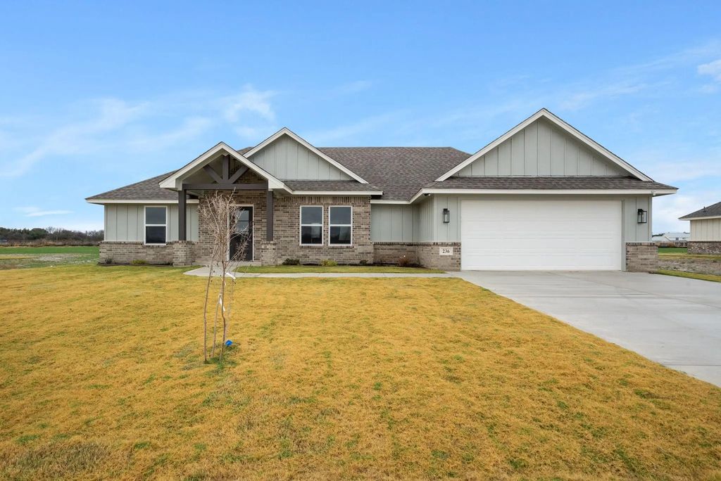 236 Yawney Drive, Lipan