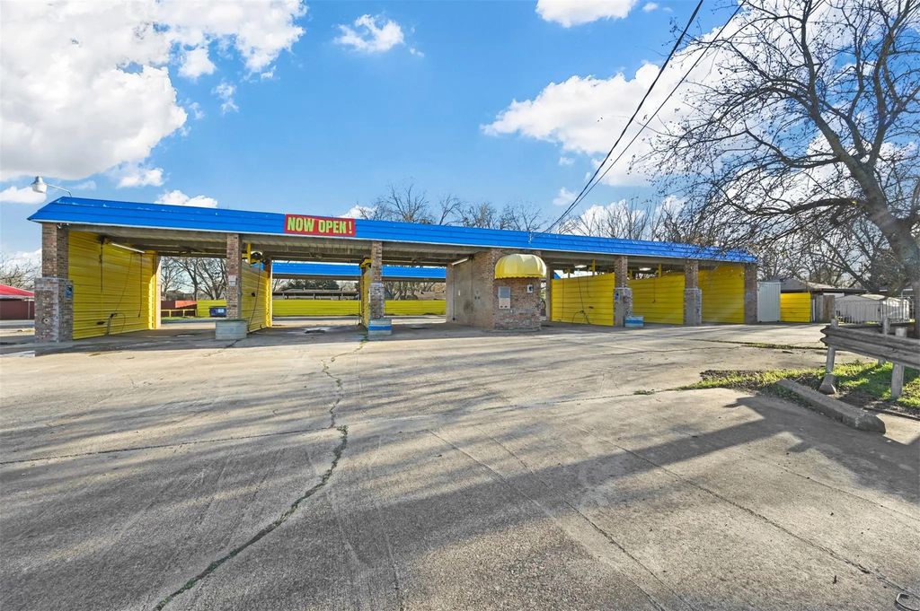 805 Poindexter Avenue, Cleburne