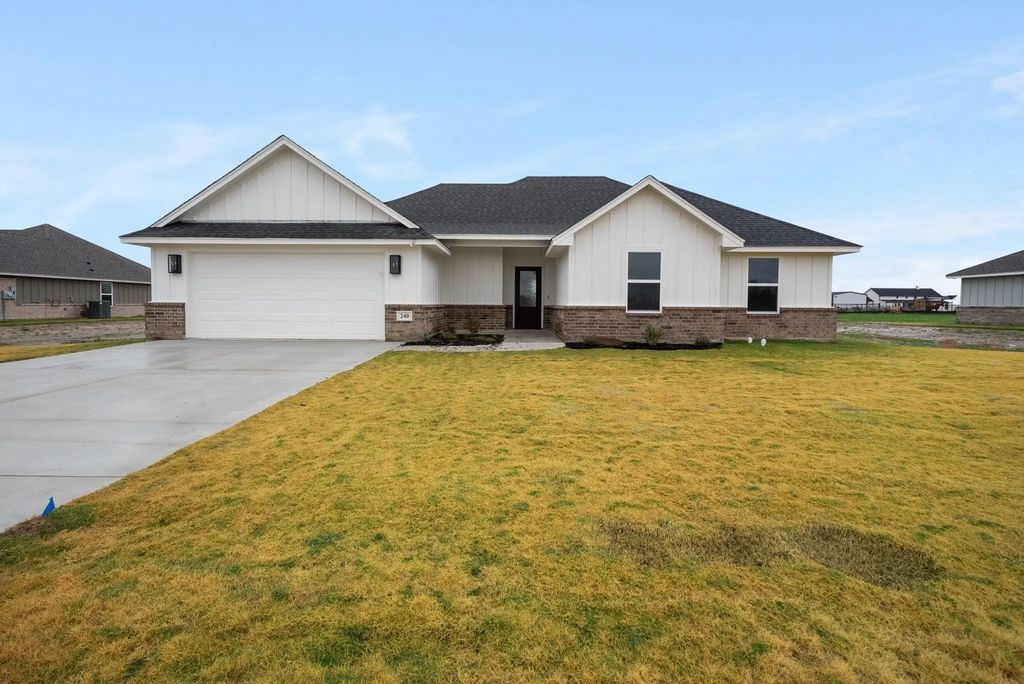 240 Yawney Drive, Lipan