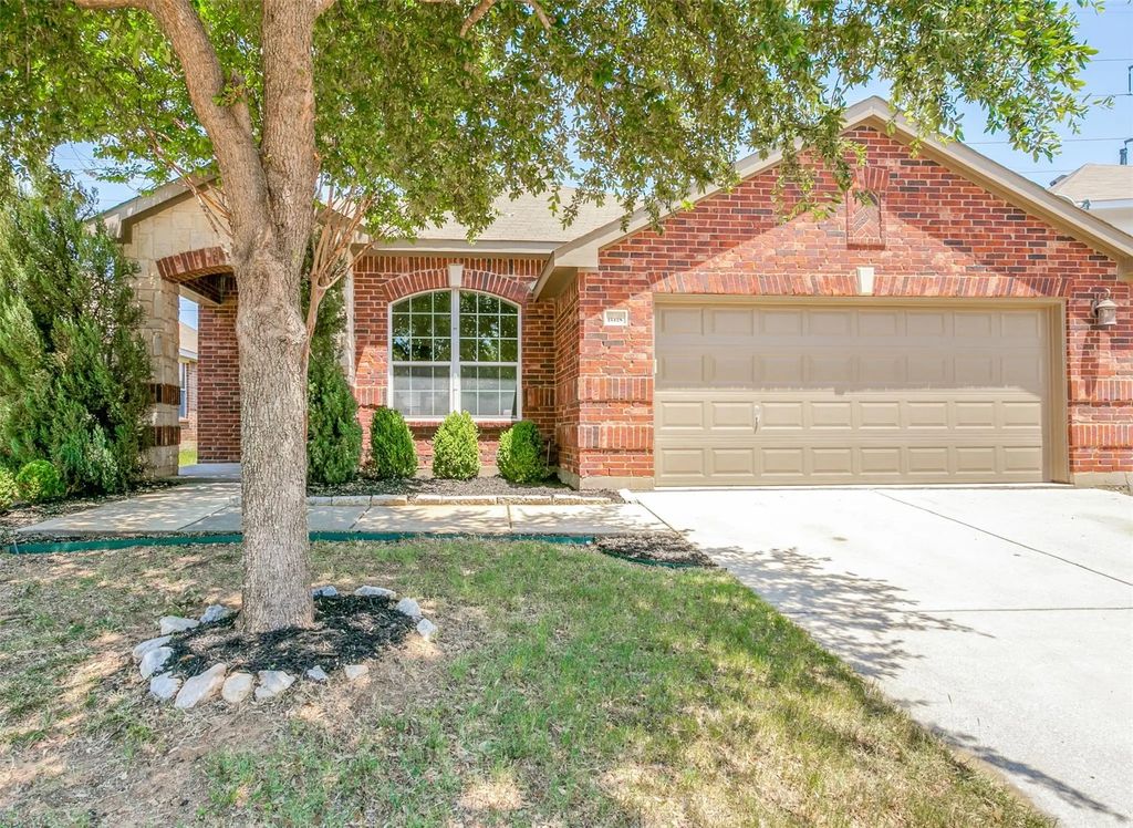 15428 Adlong Drive, Fort Worth