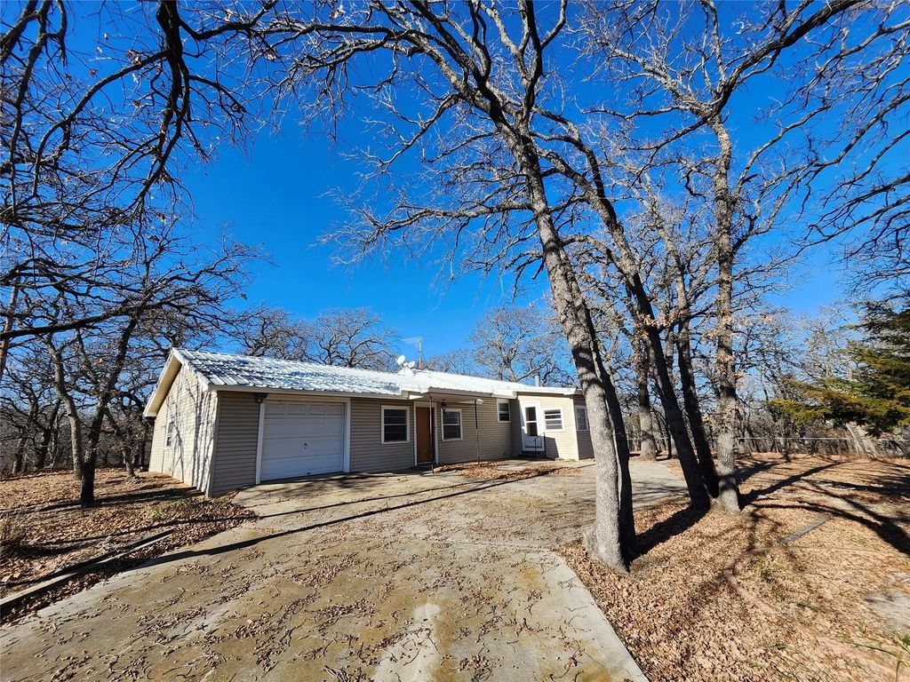 104 Sandy Lane, Nocona