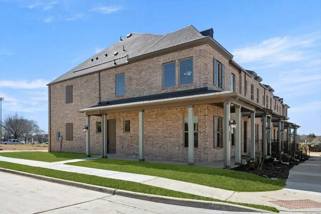 634 Redwood Way, Mansfield