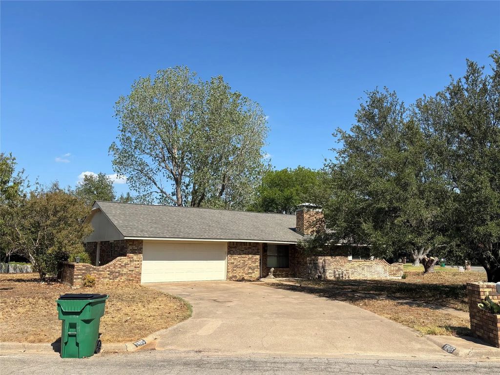 1405 N Prairie Wind Boulevard, Stephenville
