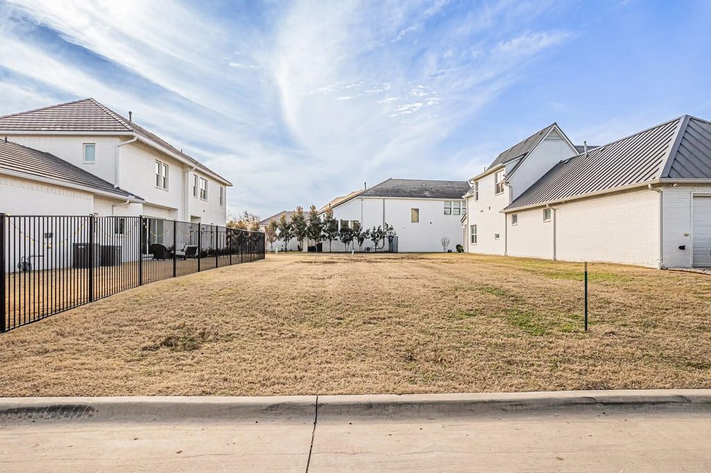 305 Magnolia Lane, Westworth Village