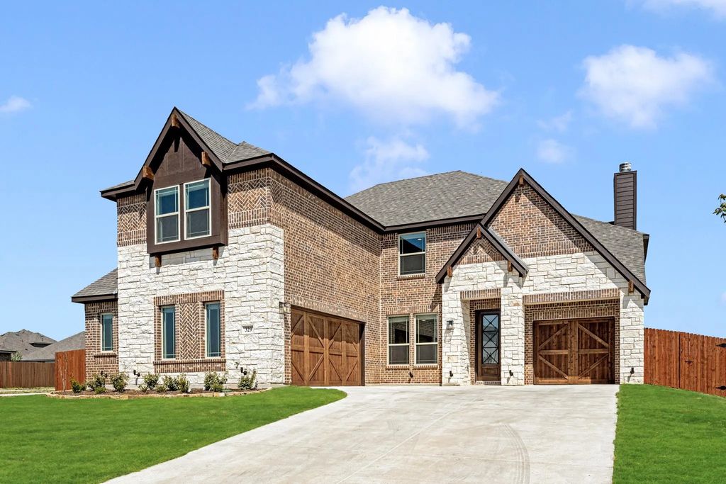 329 Sparkling Springs Drive, Waxahachie