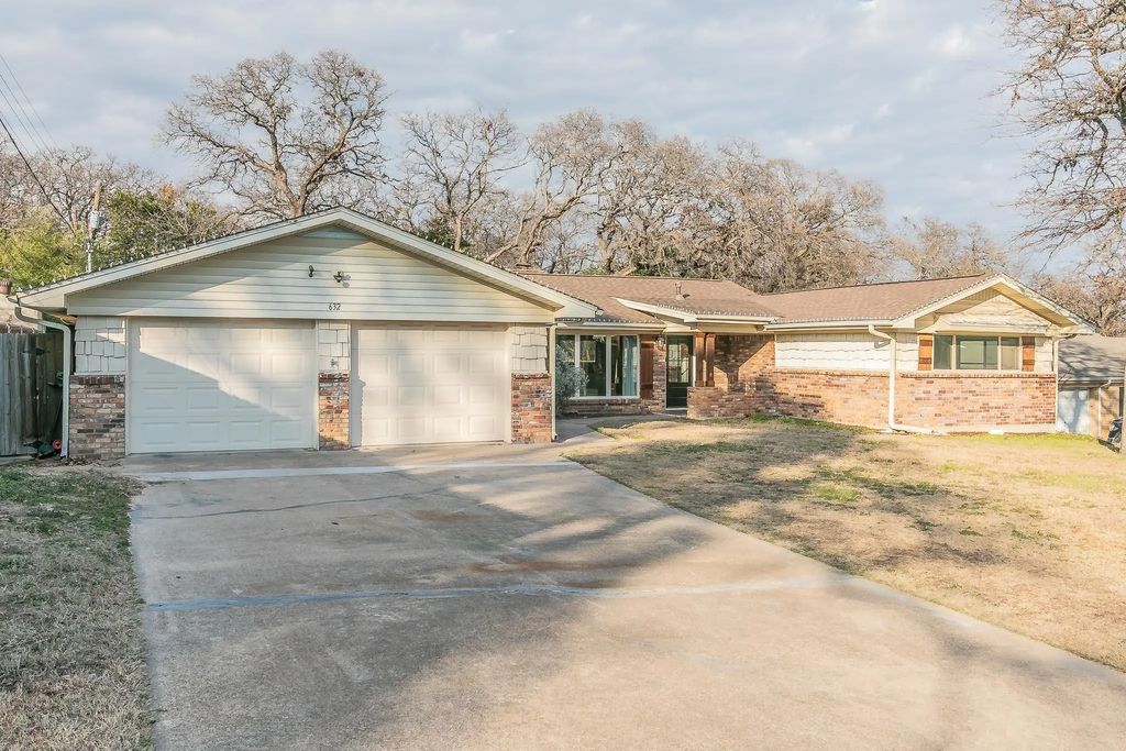 632 Forest Lane, Hurst