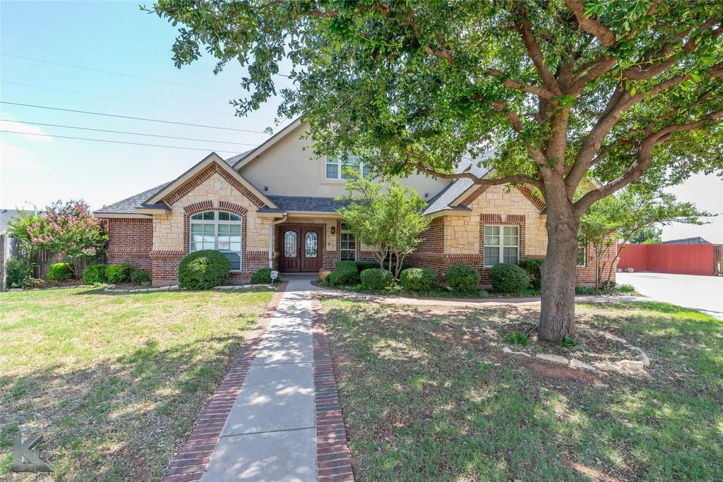 18 Mission Hills, Abilene