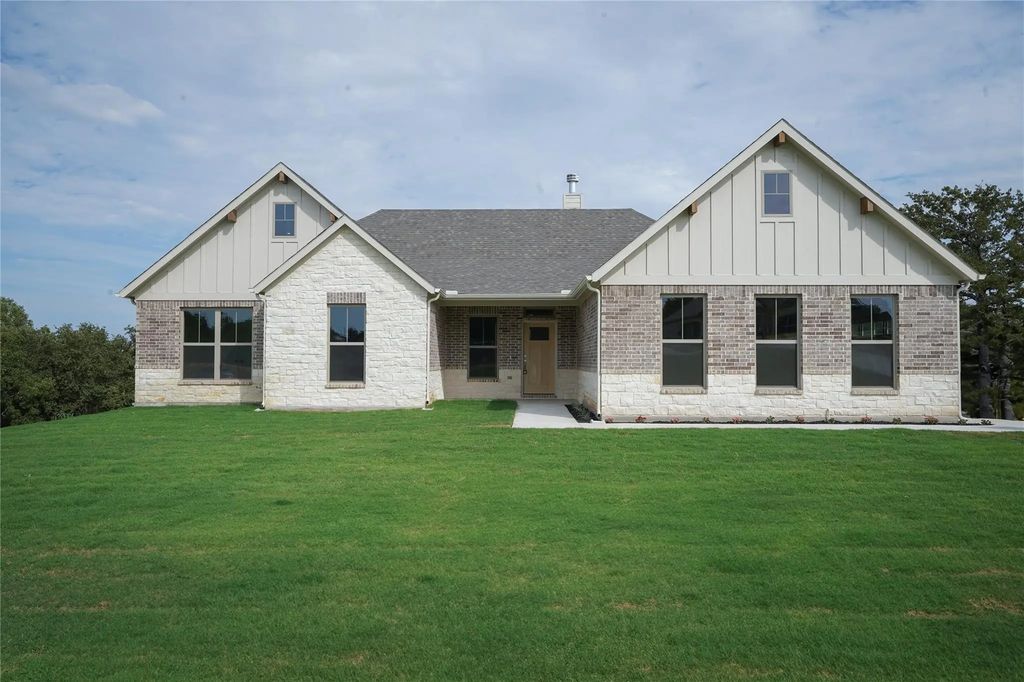 9020 Valley Oak Court, Springtown