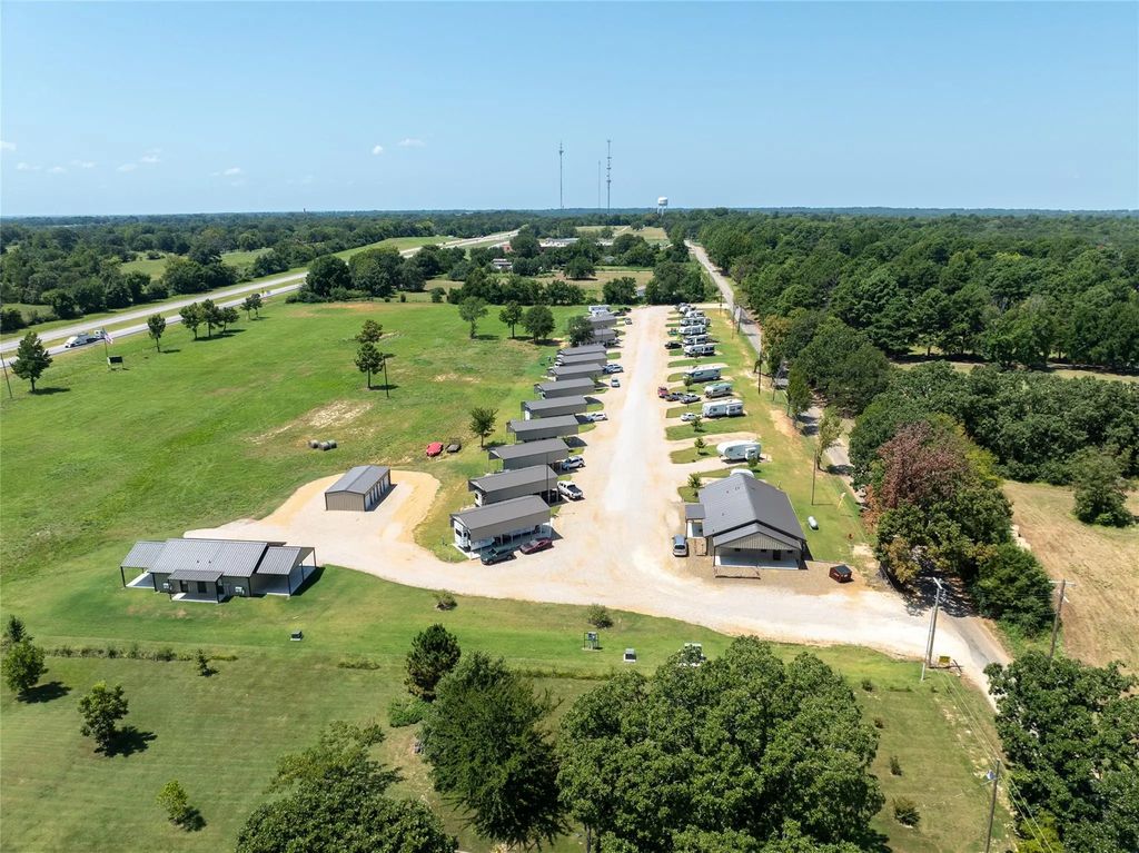 1500 Roebuck Road, Hugo