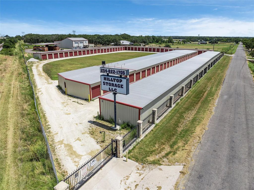 193 E Hilltop Road, Elm Mott