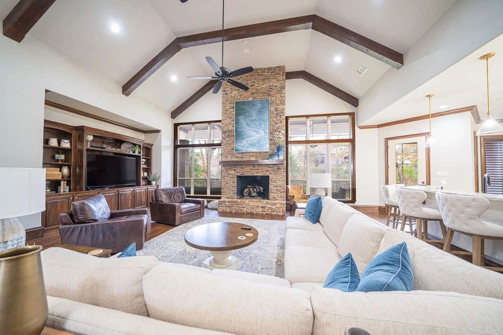 3841 Castle Ridge, Longview