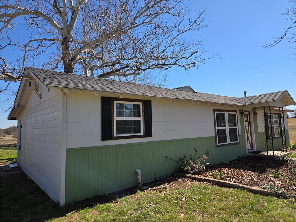 305 S Leon Street, Gustine