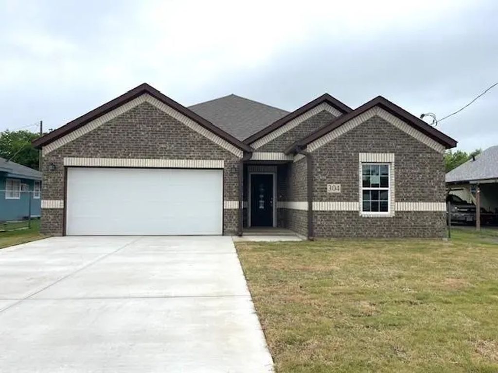 304 Avenue D, Ennis