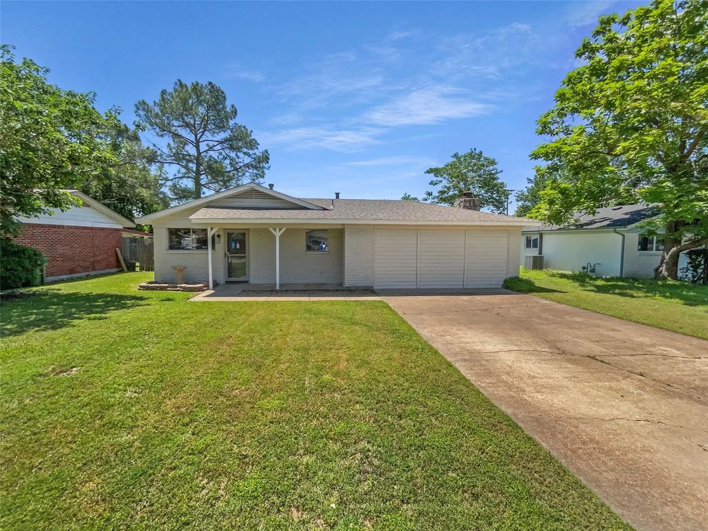712 Brookfield Drive, Hurst