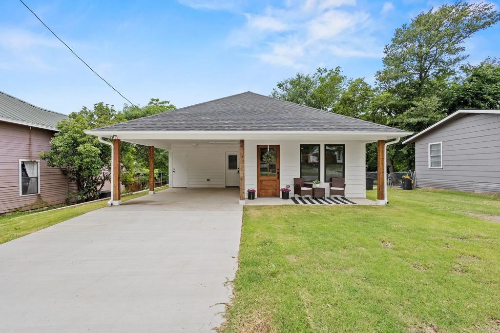 308 Santa Fe, Wolfe City