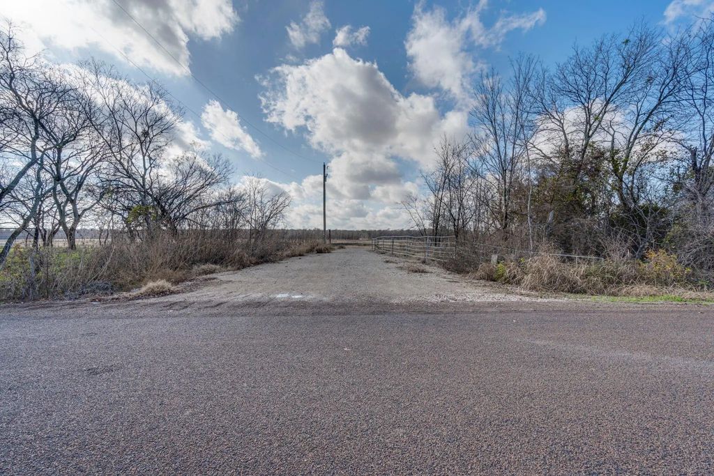 811 1st Street, Maypearl