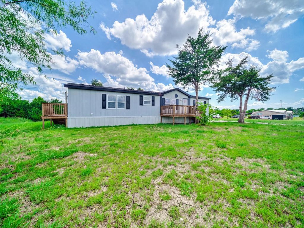 4545 Fm 1562, Celeste