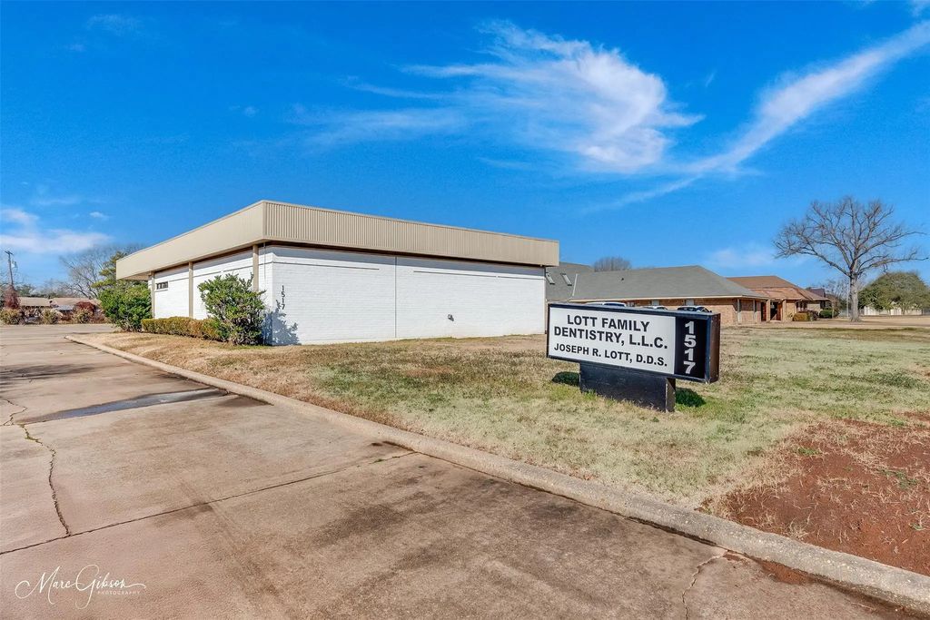 1517 Doctors Drive, Bossier City