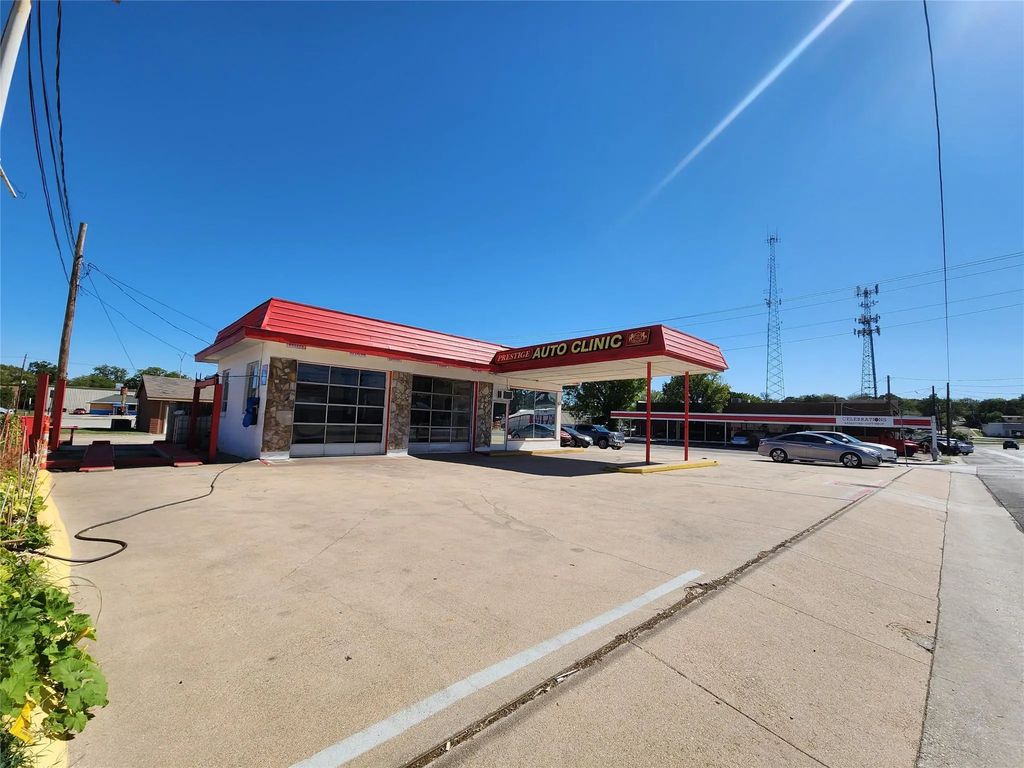 621 S Elm Street, Denton