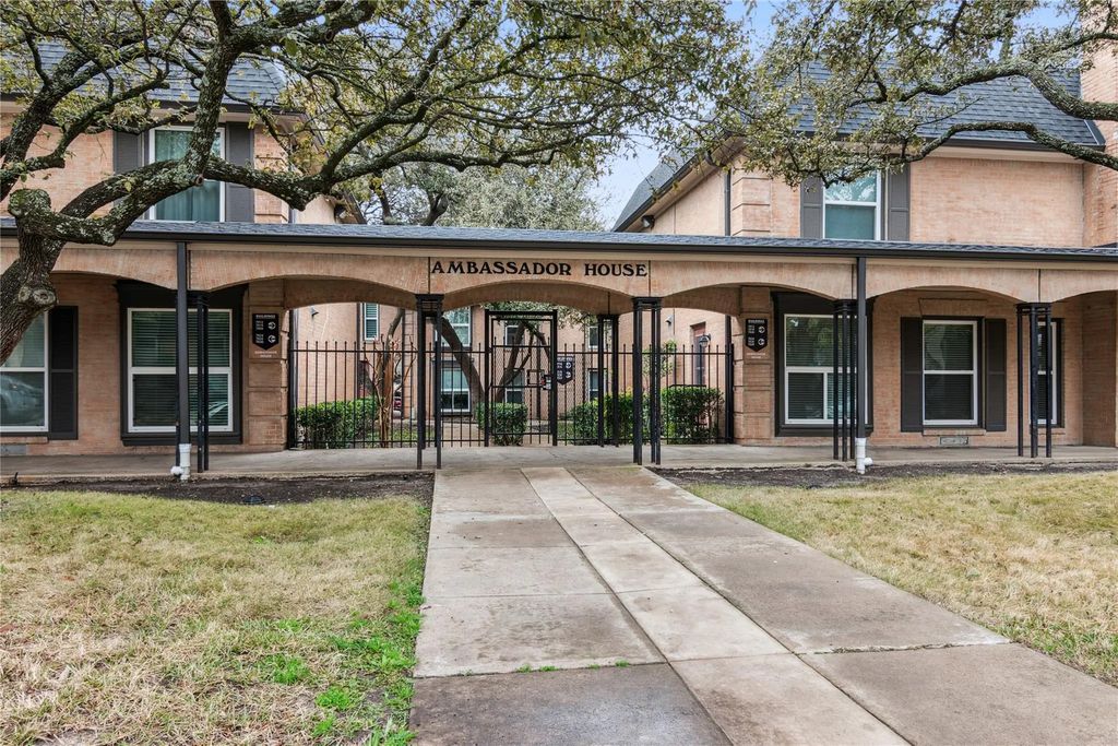 7808 Meadow Park Drive 124, Dallas