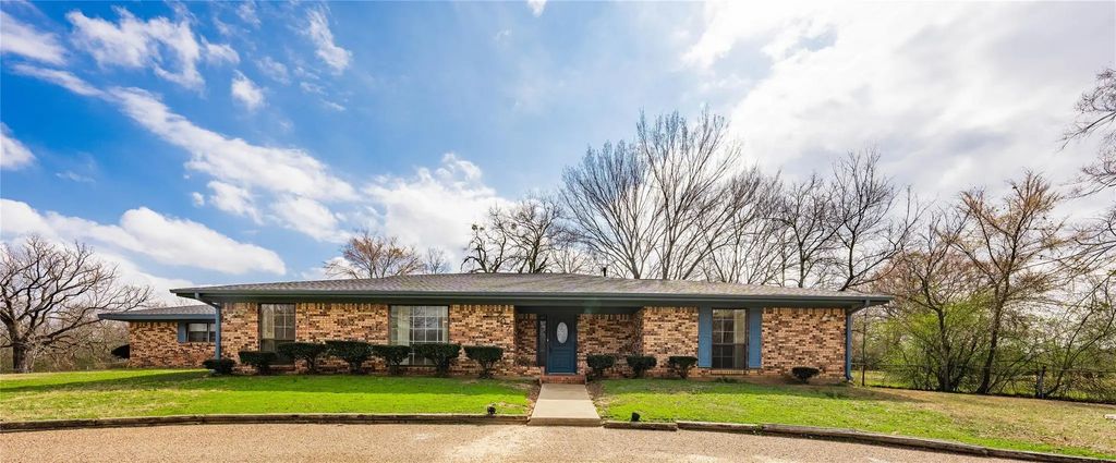 207 Lovers Lane, Malakoff