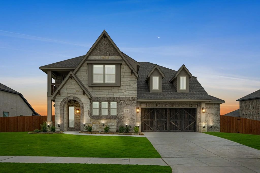 541 Holiday Avenue, Waxahachie