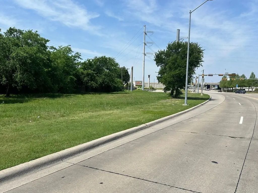 1161 W Warrior Trail, Grand Prairie