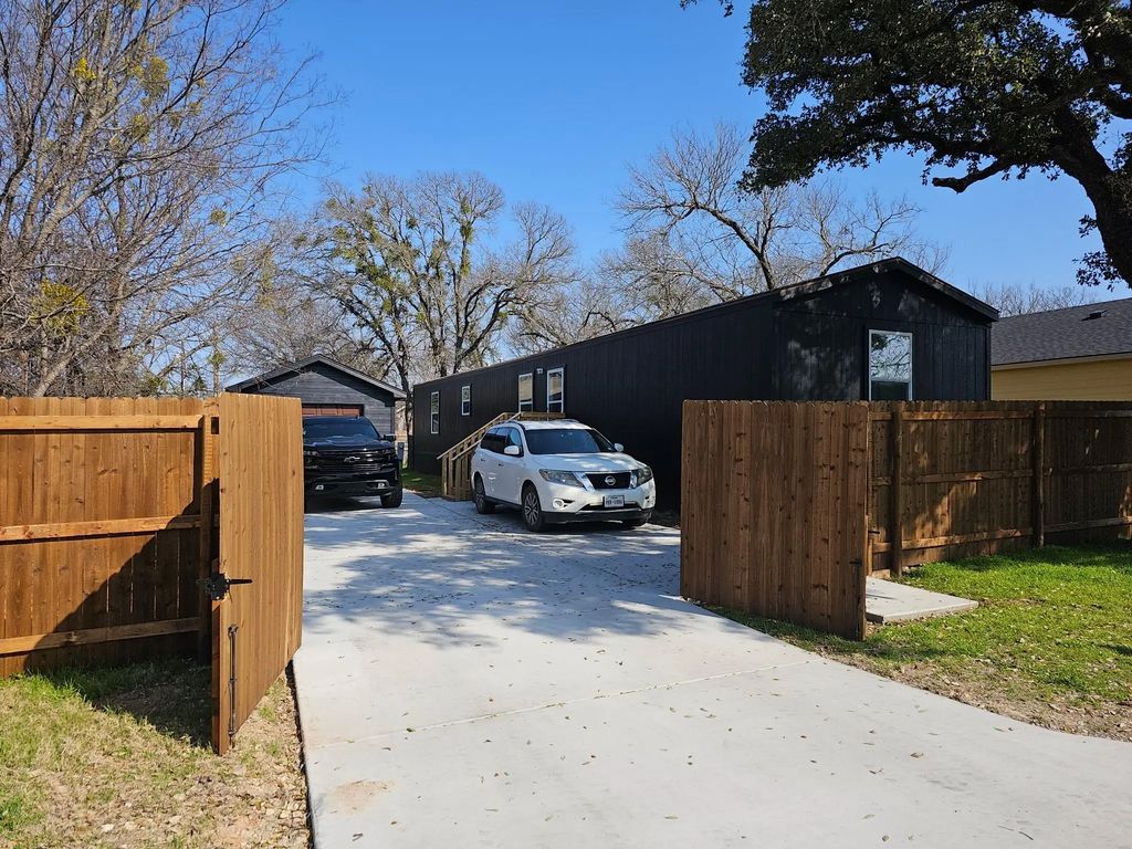3005 Rockwood Drive, Granbury
