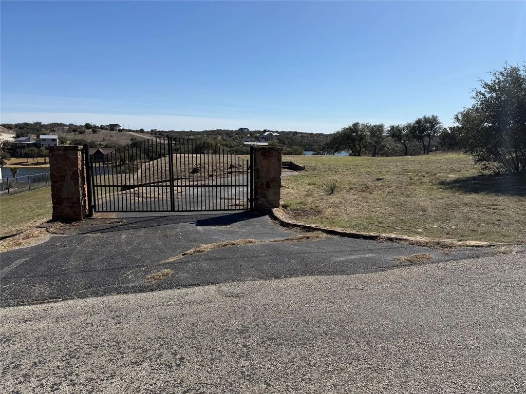7037 Hells Gate Loop, Strawn