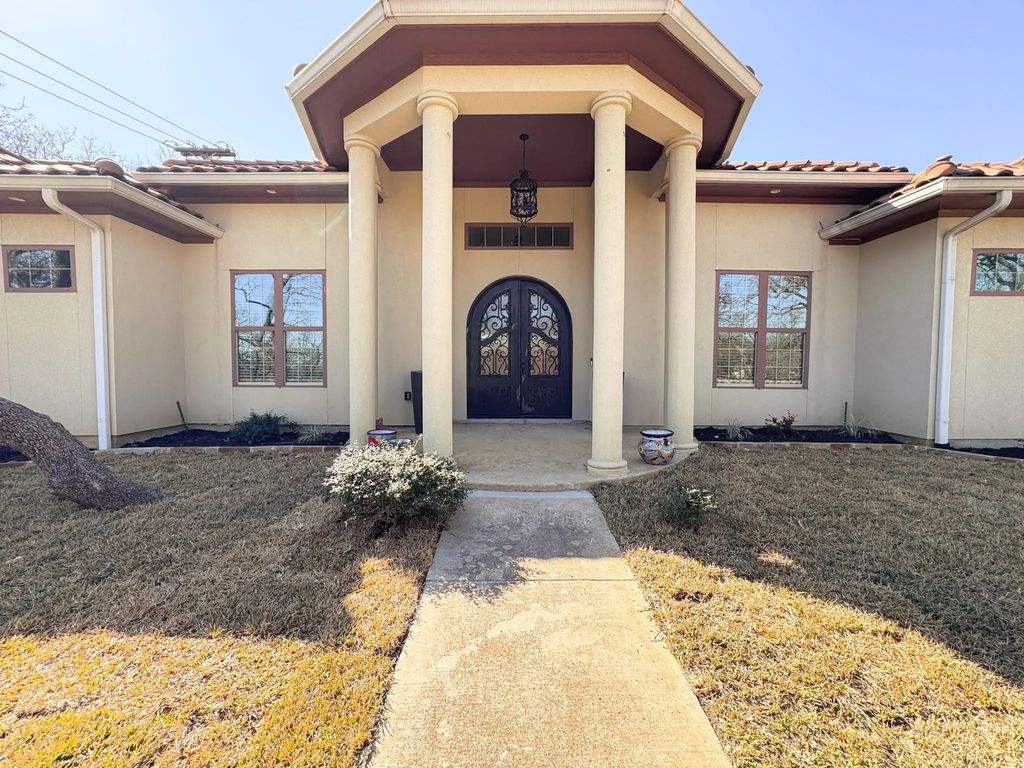 1302 Woodridge Circle, Euless