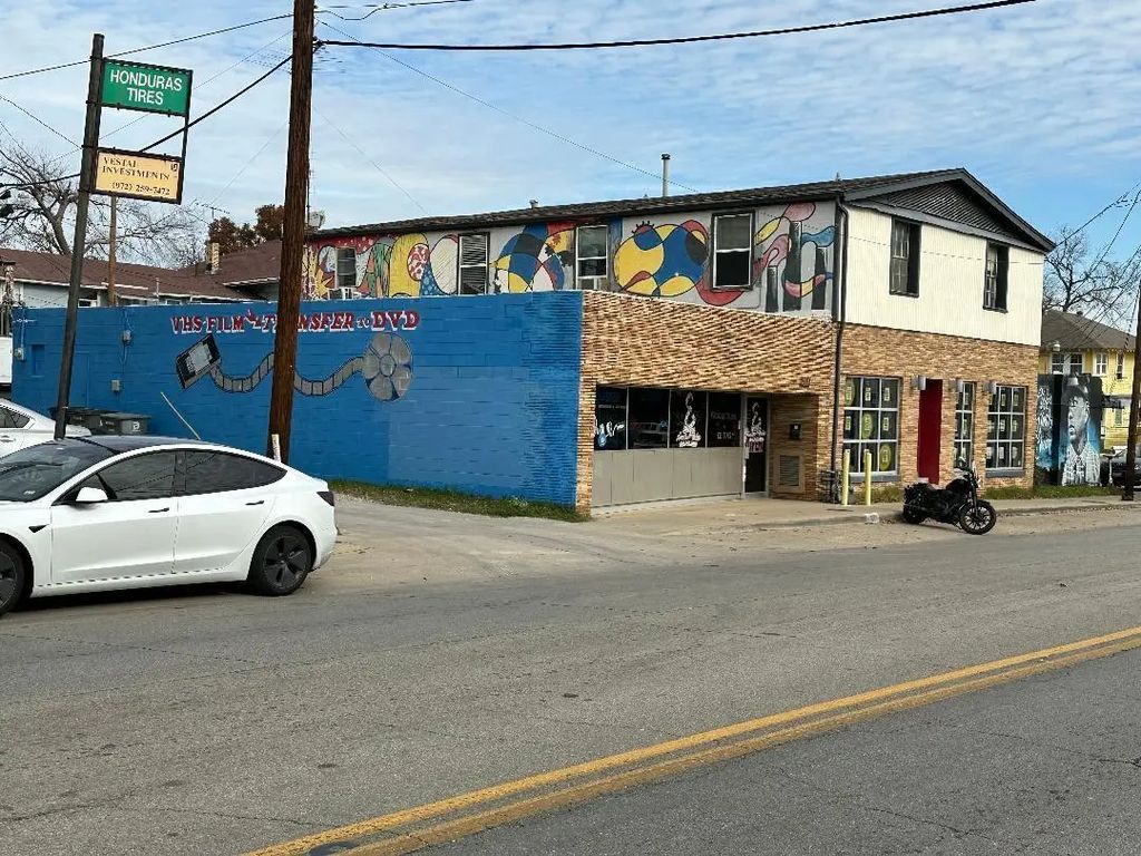 511 W Davis Street, Dallas