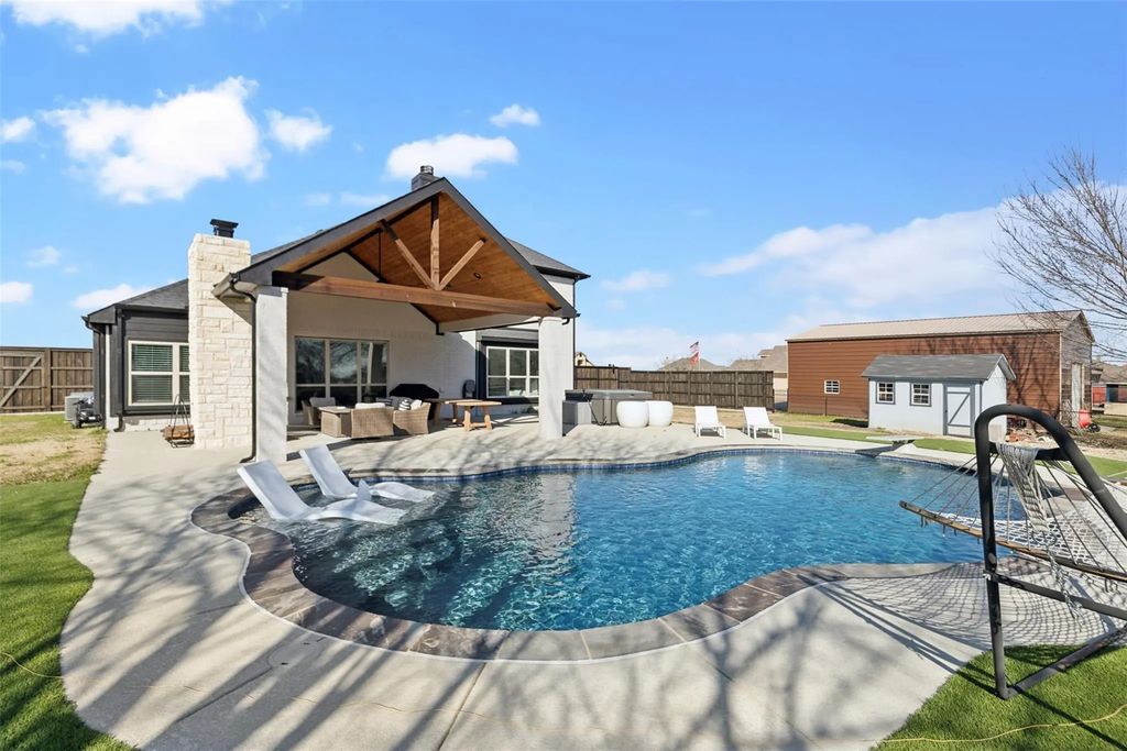 112 Cardiff Lane, Waxahachie