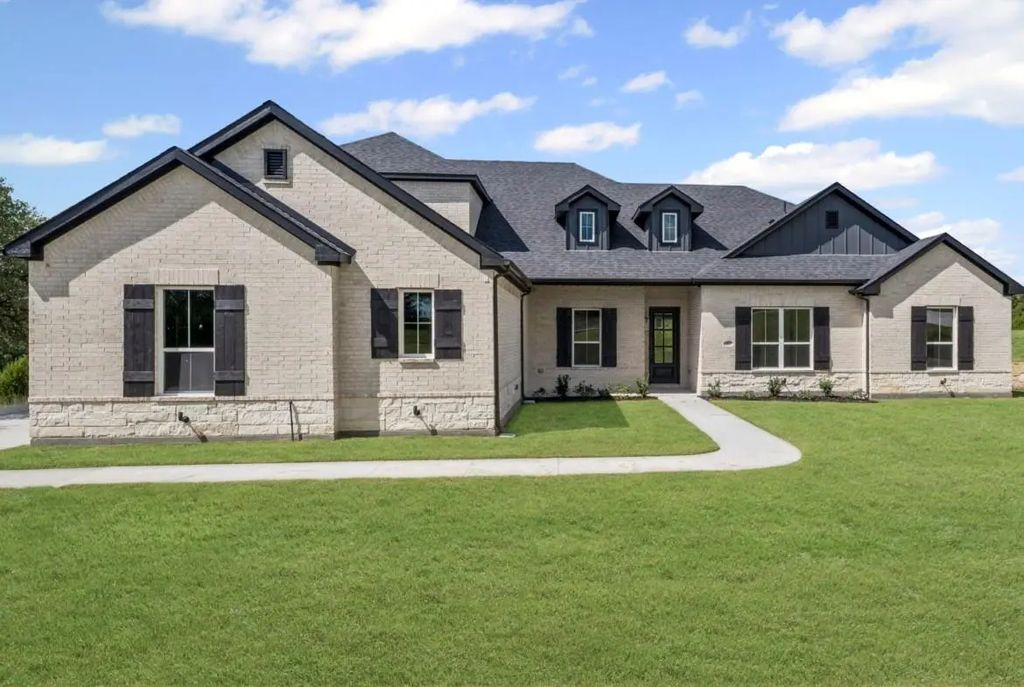 1045 Woodland Road, Weatherford
