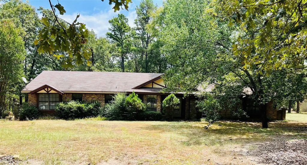 87 County Road 35920, Powderly