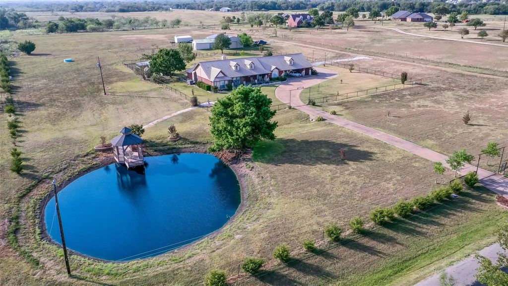 2049 S Munson Road, Royse City