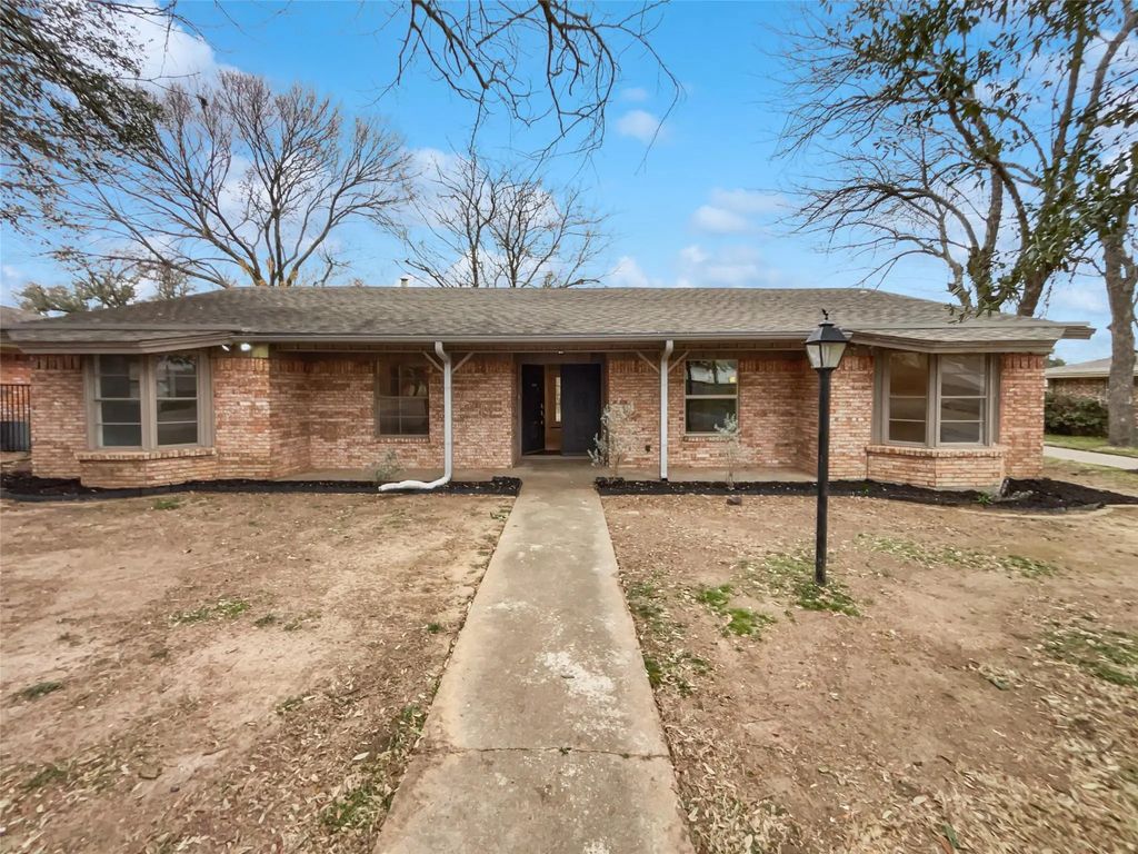 1224 Briarwood Drive, Cleburne