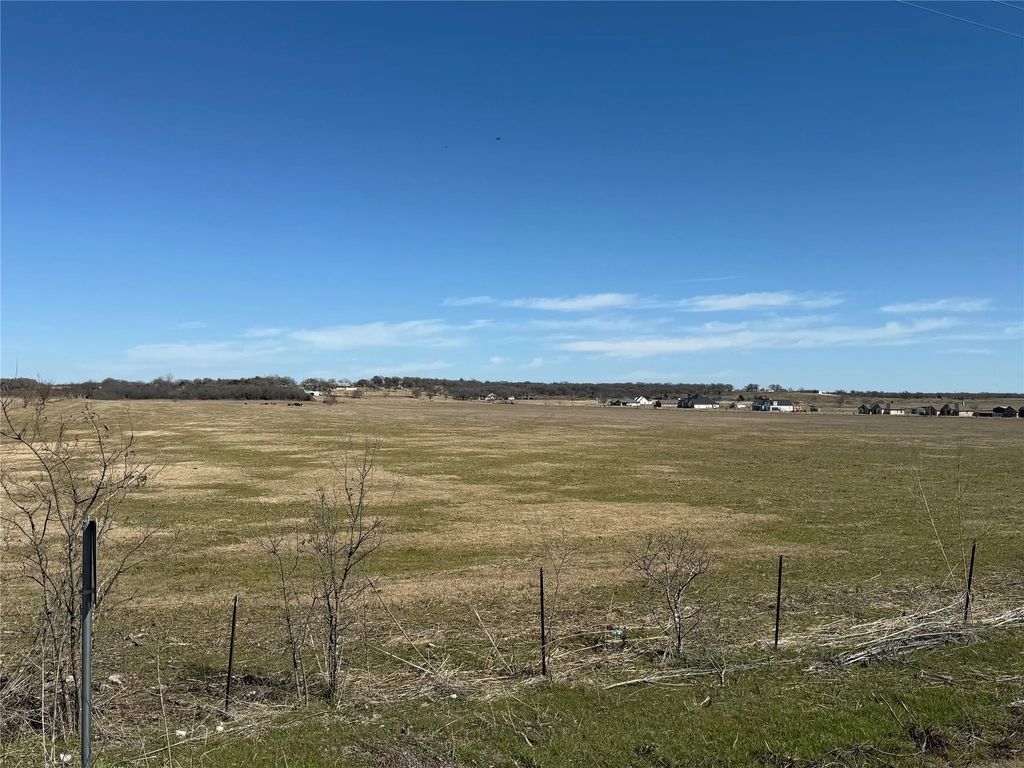 2105 County Road 1104, Cleburne